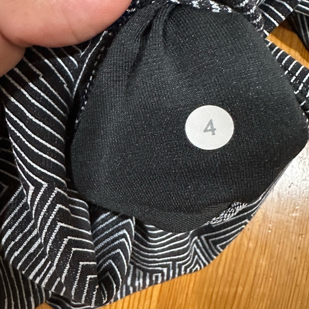 lululemon athletica Black and White Patterned Leggings - Picture 6 of 11